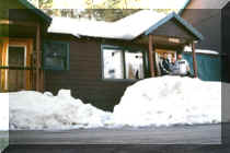 Snow cabin.JPG (29136 bytes)